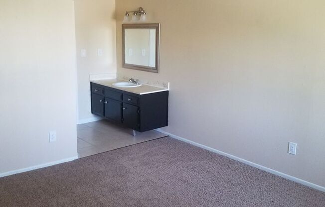 2 beds, 1.5 baths, 1,090 sqft, $1,650, Unit 38