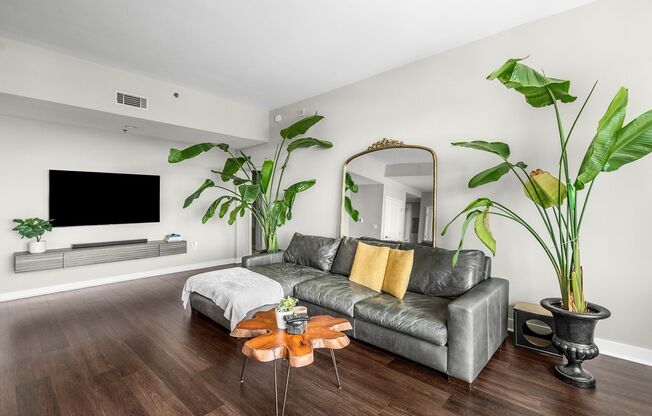 Charming 2BR Condo in Midtown Atlanta
