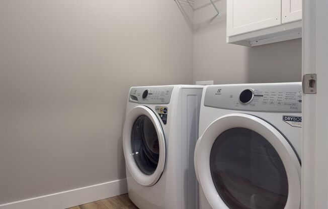 2 beds, 2 baths, 1,300 sqft, $3,199