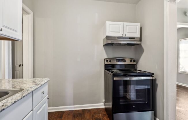 2 beds, 1 bath, $1,650