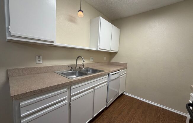 AVAILABLE NOW 3 BEDROOM 2 BATH DUPLEX IN NORTH RICHLAND HILLS