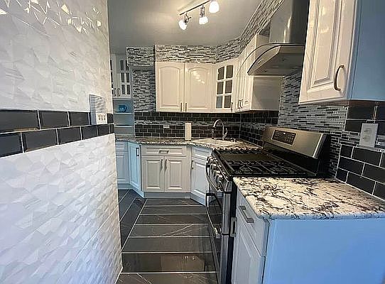 111 18 66 AVE