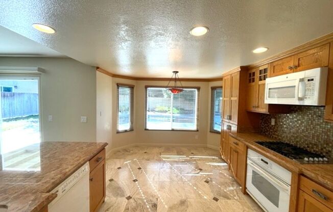 Gorgeous Bonita  home with a pool
