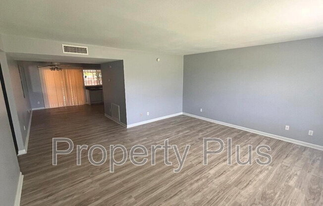 4701 N 26 LN