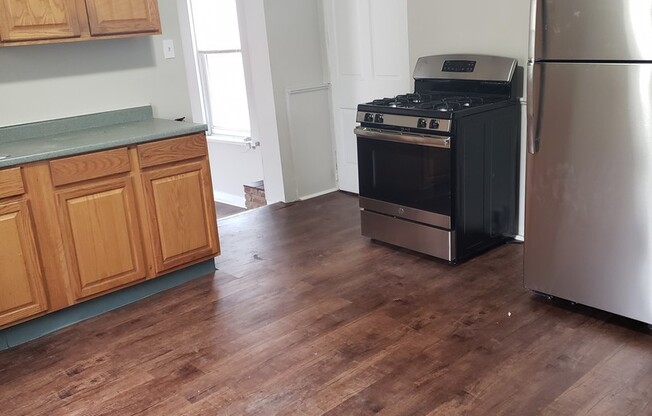 *** Amazing Southside location * Pet Friendly * Spacious Apartments * On E. Carson St * Available Now * Renovated ***