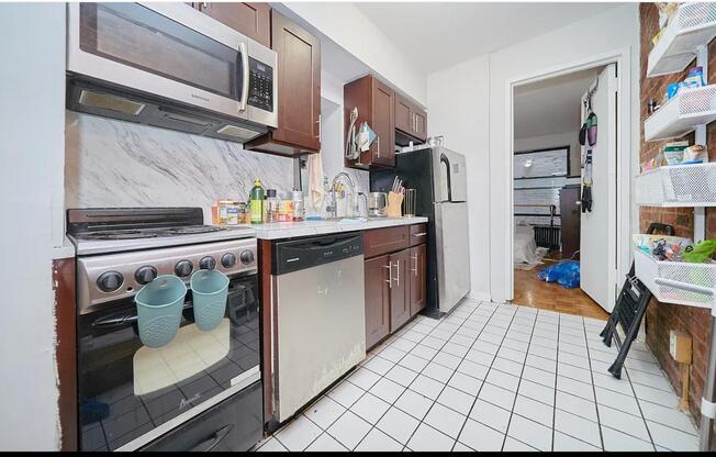 2 beds, 1 bath, $3,750, Unit 2A