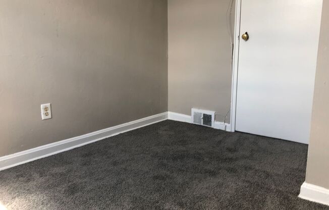 3 beds, 1 bath, 1,500 sqft, $1,325, Unit 1613-00