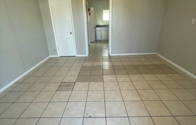 Studio, 1 bath, $699, Unit 5