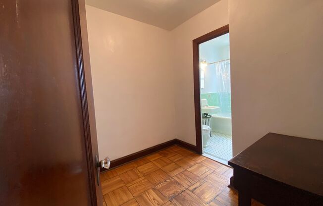 Studio, 1 bath, 400 sqft, $825, Unit 117