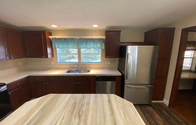 3 beds, 2 baths, $1,775, Unit # OAKLAND HLS