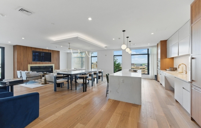 2 beds, 2 baths, 946 sqft, $4,500, Unit 524