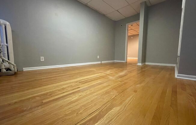 Awesome 3 Bedroom 1 bath duplex!