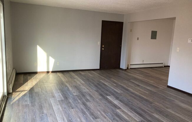 2 beds, 1 bath, $775, Unit Apt 10