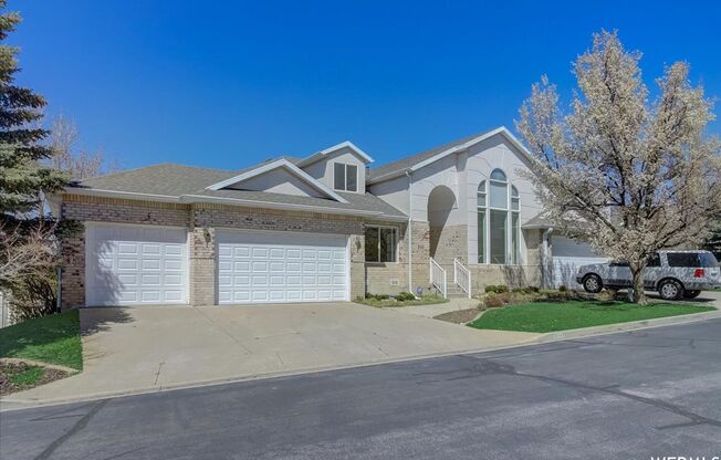 Large 6 Bedroom Home, 3 Car Garage, Gorgeous Views