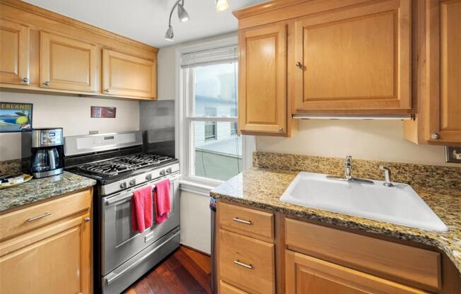 2 beds, 1 bath, 1,200 sqft, $5,750