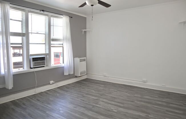 Studio, 1 bath, 400 sqft, $1,350, Unit 301