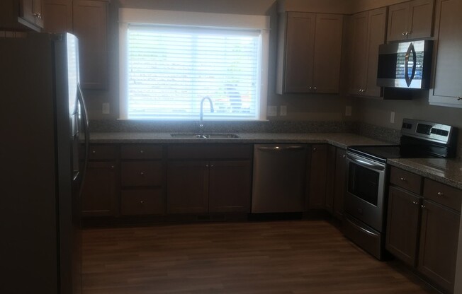 2 beds, 2 baths, 1,320 sqft, $1,595, Unit 2