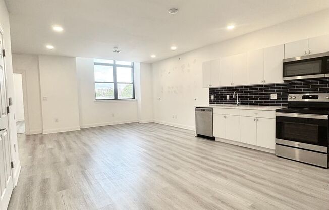 1 bed, 1 bath, 620 sqft, $1,250, Unit 218
