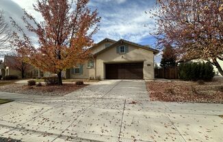 4 beds, 2.5 baths, $3,000