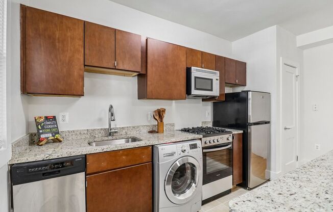 Studio, 1 bath, 450 sqft, $1,792, Unit 811-B7