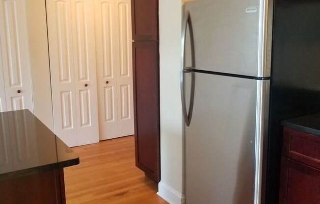 1 bed, 1 bath, 700 sqft, $1,750, Unit 418-0106