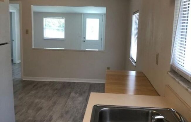 2 beds, 1 bath, $1,350