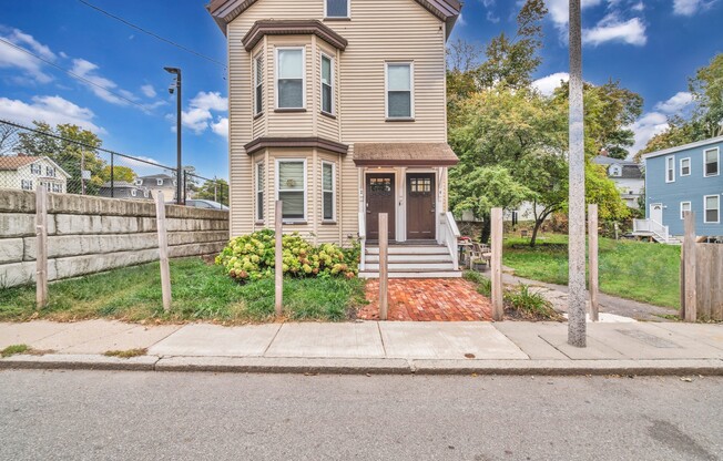 5 beds, 2 baths, 2,200 sqft, $3,900, Unit 0