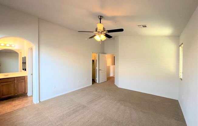 3 beds, 2.5 baths, $1,985, Unit UNIT 1045