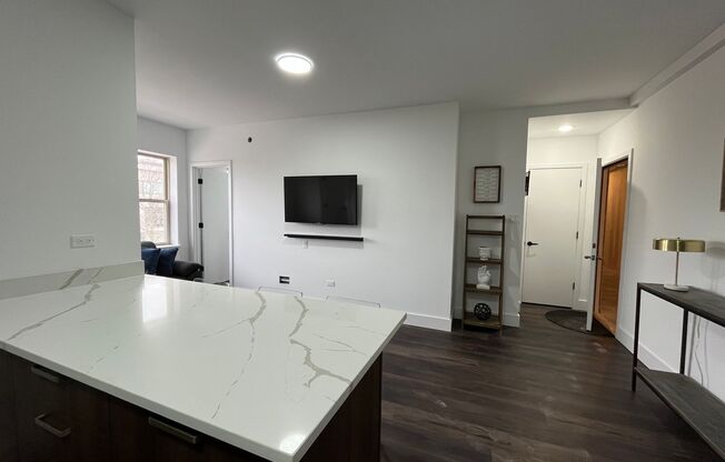 1 bed, 1 bath, $1,925, Unit 1555 - 305
