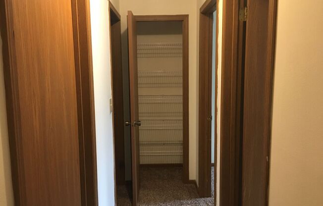 2 beds, 1 bath, 809 sqft, $1,134, Unit 901-43 (Style E)