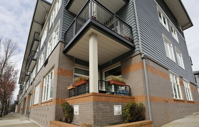 Studio, 1 bath, 680 sqft, $1,499, Unit 220