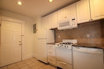 Studio, 1 bath, 400 sqft, $2,600, Unit 20