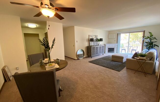 2 beds, 1 bath, 965 sqft, $1,495, Unit 7601CD