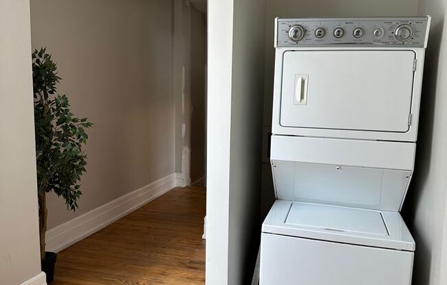 2 beds, 1 bath, 1,100 sqft, $1,949, Unit 2011A