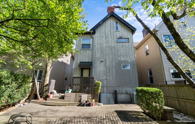 Heart of Shadyside - 5 Bedroom / 2.5 Bathroom w/ Outdoor Space & Off-Street Parking