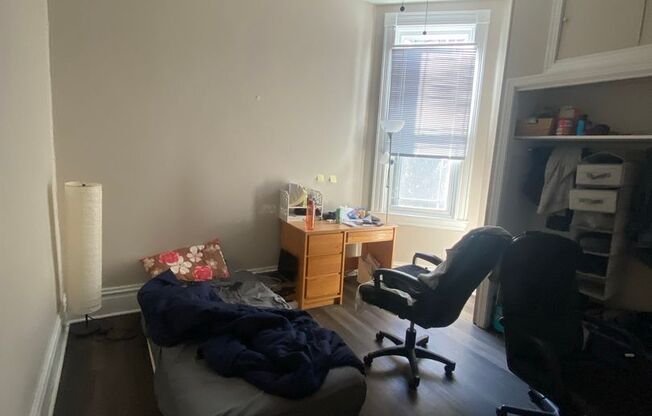 3 beds, 2 baths, $2,700, Unit #01