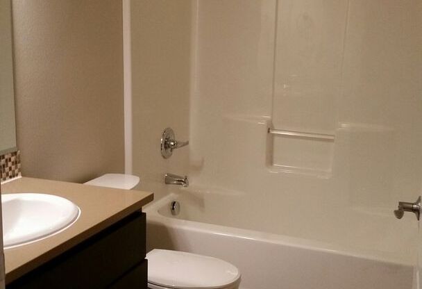 Studio, 1 bath, 515 sqft, $1,175, Unit 303