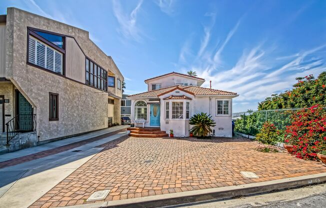 SPACIOUS & PARTIALLY REMODELED, 2-STORY, 3BD/2BA + DEN HOME ON END OF CUL-DE-SAC STREET W/ OCEAN/CITY VIEWS!!