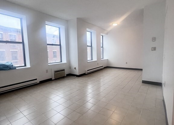1 bed, 1 bath, 550 sqft, $2,500, Unit 102