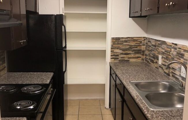 2 beds, 2 baths, 1,075 sqft, $1,300, Unit 22