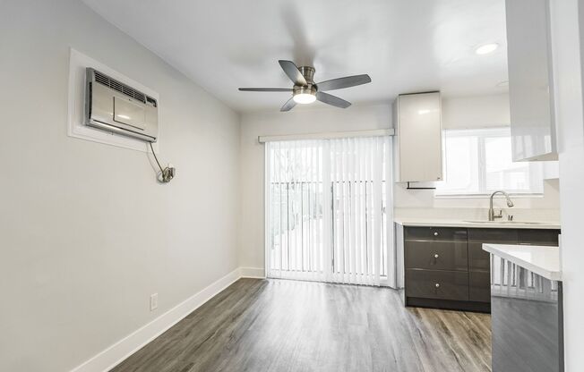 2 beds, 1 bath, 895 sqft, $1,998, Unit 106