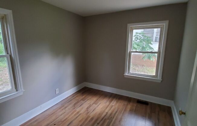 2 Bedroom 1 Bathroom House!