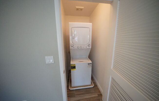 2 beds, 2 baths, $1,595, Unit Parcel #: 176-20-713-325