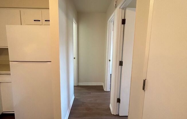 2 beds, 1 bath, 800 sqft, $945, Unit Apt. 4