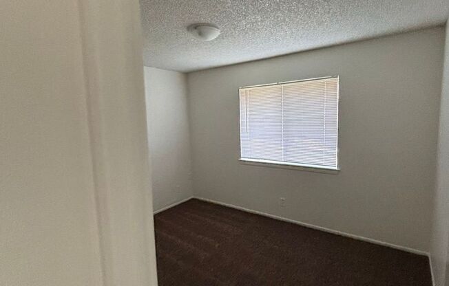 2 beds, 2 baths, 896 sqft, $1,450