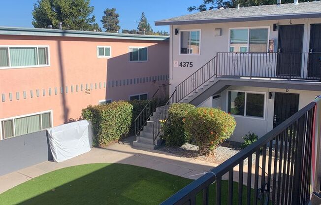 2 beds, 1 bath, $2,000, Unit 4373-C