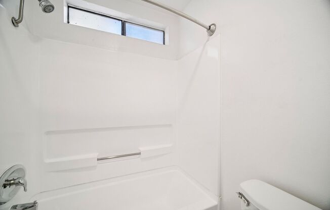 2 beds, 2 baths, 895 sqft, $2,048, Unit 102