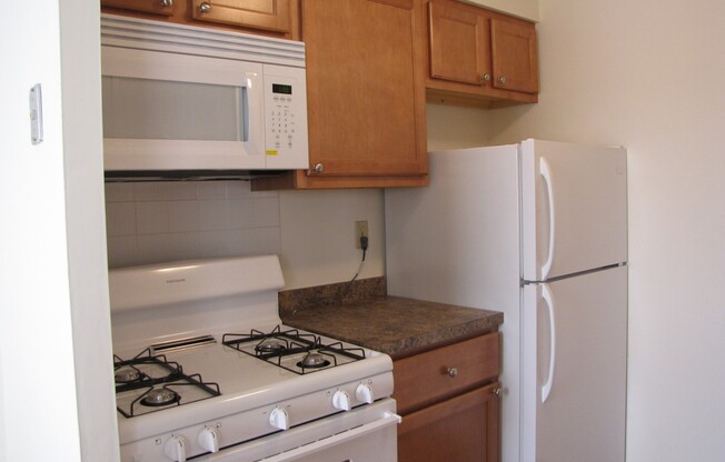 1 bed, 1 bath, 684 sqft, $935, Unit B201