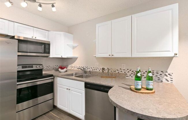 Furnished/ expenses paid charming 1BR/1Ba Condo in Cherry Creek