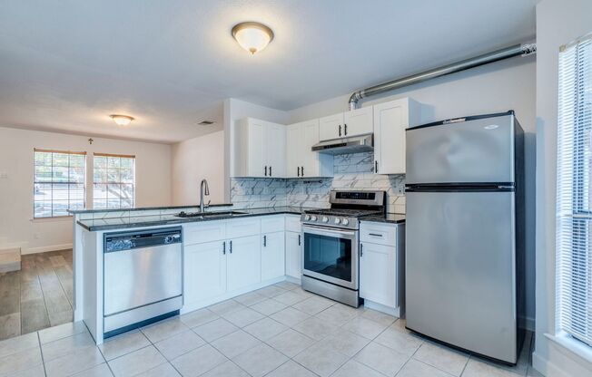1411 Gracy Farms LN